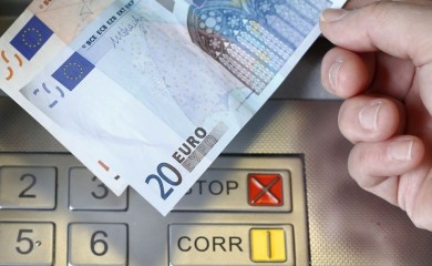 HRVATSKA: Na bankomatima samo novčanice od 10 i 20 evra
