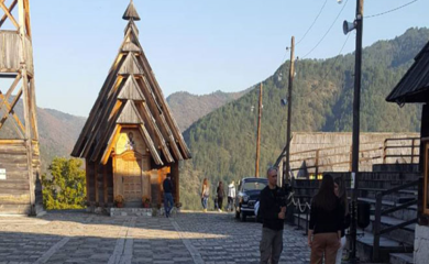 Sutra "Pozorišni Kustendorf"