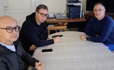 Vučić sa Vučevićem i generalom Mojsilovićem: Nema predaje!