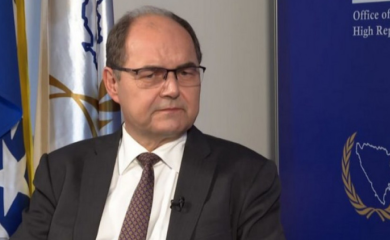 Diplomate i stručnjaci traže smjenu Kristijana Šmita