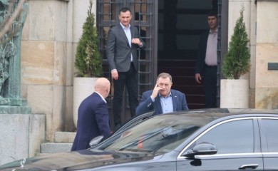 “Kako i gdje ovi nesrećnici vide prenos nadležnosti, Bog će ga znati” Dodik odgovorio na optužbe opozicije povodom novog Zakona o sukobu interesa BiH