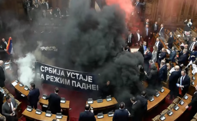 „PUMPAJ, PUMPAJ“ Dok se mi kao MIRNO RAZGRANIČAVAMO, komšije se uveliko pripremaju za „Dan D“: Kesić cirkus u Skupštini Srbije pretvorio u HIT GODINE
