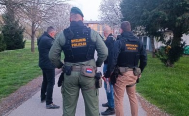 Okončana talačka kriza: Predao se muškarac koji je zatočio ženu i prijetio bombom