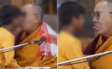 Dalaj Lama na javnom skupu poljubio dječaka u usta i tražio da mu "sisa jezik" (VIDEO)