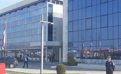 Sastanak srpskih predstavnika u institucijama BiH: Poništavanje Šmitovih odluka ili povlačenje iz odlučivanja