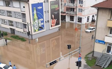 Jaka kiša poplavila ulice u Doboju, jedna zatvorena za saobraćaj