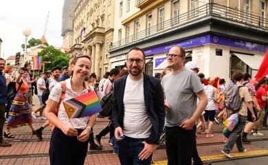 Hiljade ljudi na Paradi ponosa u Zagrebu, učestvuje i gradonačelnik