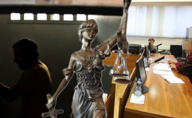 Uđi, slikaj se, idi kući: Pravosudne institucije kao prolazna stanica, ko su “nedodirljivi” u BiH