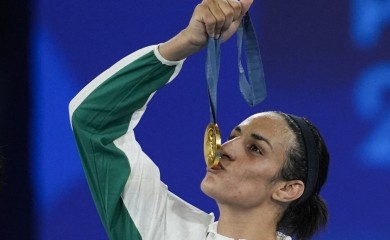 Osporavana bokserka osvojila zlato pa poručila: Ja sam žena