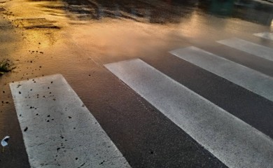 Kamion pokosio radnike dok su postavljali znakove