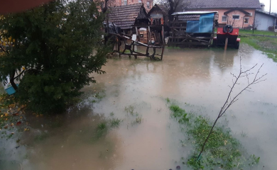 Voda se izlila i u Dragočaju, neizvjesna noć pred mještanima