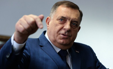 Dodik: ograničiti društvene mreže za mlađe od 16 godina i zabraniti telefone u školama