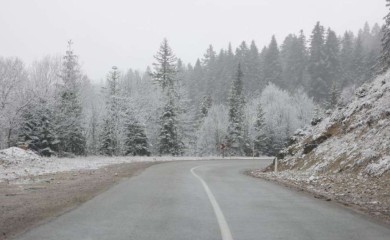 Snijeg na kolovozima u planinskim krajevima