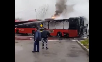 Zapalio se „Lastin“ autobus, vozilo u potpunosti uništeno