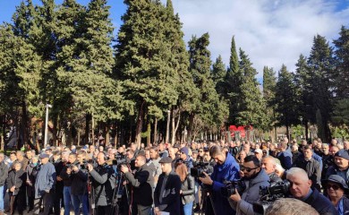 Vukanović protestovao, Petrović mu poručio da pročita zakon