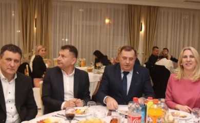 Dodik sa članovima stranke u Kotor Varošu: Uvjeren sam da ćemo obezbijediti još bolji život