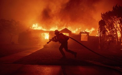 Glumac poginuo u požaru u Los Anđelesu, majci poručio: “Ostavi me” FOTO