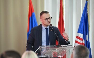 Savić brutalno odgovorio Kresojeviću: “Pitaj svoje koliko duguju seljacima”