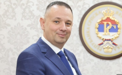 Gdje je mjera?! Ćosić poručio Kresojeviću: „Vi se u selo razumijete kao Mara….”