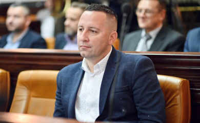 LAZIĆ: Mirna Savić Banjac ne priča istinu o kreditu