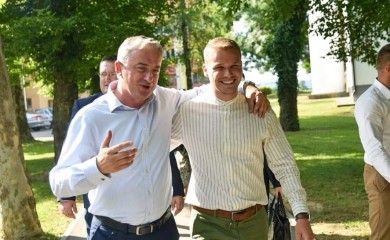 "Preživjeće Stanivuković, ali je neizvjesno šta će biti sa strankom" Analitičari o previranjima u PDP i tajkunizaciji Banjaluke