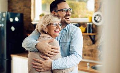 Ova četiri horoskopska znaka su nepopravljivi mamini sinovi