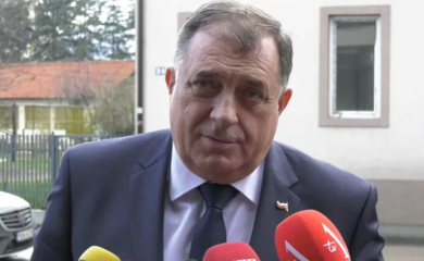 “Posljednja osoba koja ima pravo da drži predavanja o demokratiji je američki ambasador”