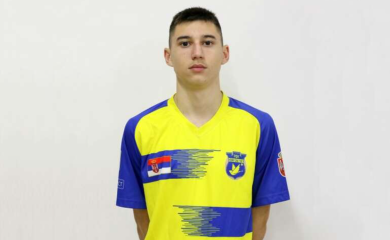 Jeziva scena: Fudbaleru slomljena noga na dva mjesta, sudija ni da prekine meč