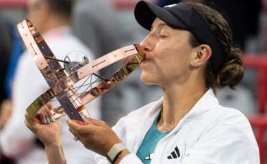 Ko je milijarderka sa reketom?