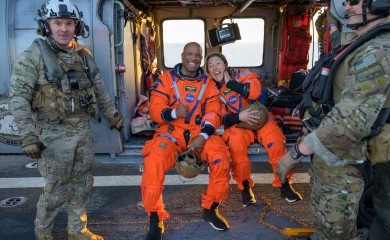 Astronauti misije Artemis II bezbjedno se vratili na Zemlju poslije leta oko Mjeseca