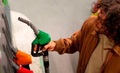 Građani na mukama: Dizel skočio na 4KM, očekuju se nova poskupljenja