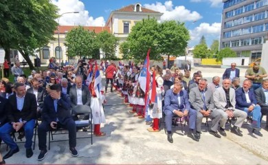 Zvaničnici Srpske u obilasku centralnog spomenika poginulim borcima