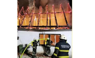 Žena uhapšena zbog požara u Kostajnici: Kuća izgorjela do temelja
