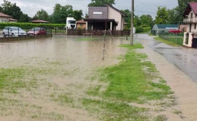 Poplavljeno igralište i više ulica u banjalučkom naselju Priječani