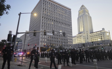 Totalni haos u Americi: Masovna hapšenja i policijski čas (VIDEO)