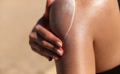 Dermatolozi upozoravaju na TikTok trend za ubrzano tamnjenje kože