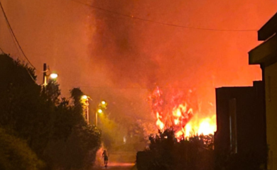 Veliki požar na hrvatskom primorju: Zatvorena magistrala, brane se kuće