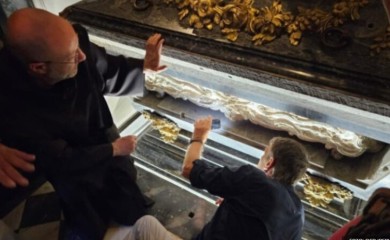 Naučnici zapanjeni! Tijelo svetice koja je umrla prije više od 500 godina ostalo “nepokvareno”