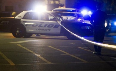 Policajac pucao u tinejdžera na parkingu Mekdonaldsa