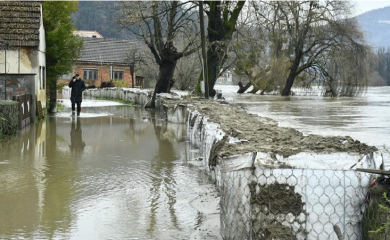 KARLOVAC: Na snazi vanredne mjere, zatvoreno više puteva i ulica