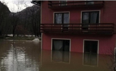 Poplavljena kuća srpskoj povratničkoj porodici