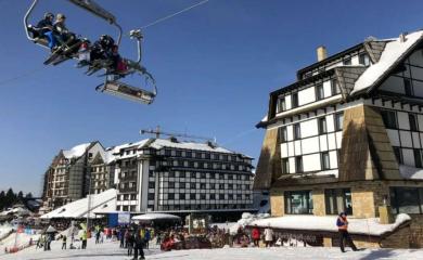 DORUČAK I DO 70 KM, KAFA I KOLAČ 33 Ko planira zimovanje na Kopu neka pripremi deblji novčanik