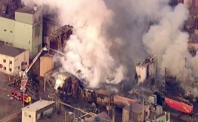 Veliki požar u hemijskoj tvornici (VIDEO)