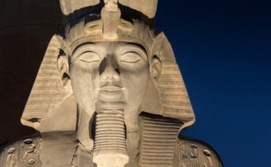 Korstili kran: Lopovi pokušali ukrasti kip Ramzesa II