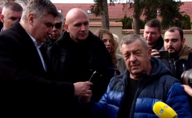 Milanović s prolaznikom u Petrinji raspravljao da li je Banija ili Banovina (VIDEO)