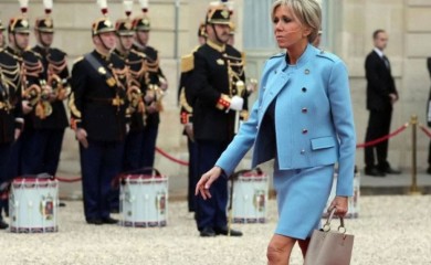 Brižit Makron za uvođenje školskih uniformi za đake