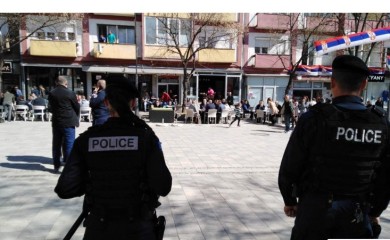 Petnaestogodišnjak pao sa zgrade i nastradao na licu mjesta