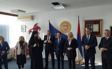 Božićni prijem u kasarni „Kozara“: Poruke mira i podrške Srbima u sistemu odbrane