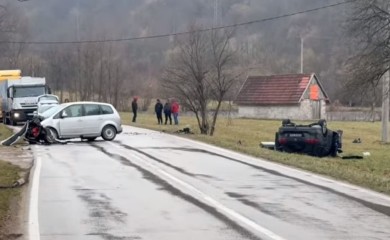 Teška saobraćajka kod Bratunca: Jedna osoba poginula, tri povrijeđene (FOTO, VIDEO)