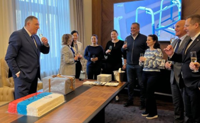 Slavlje u kabinetu predsjednika: Dodik sa saradnicima slavi rođendan